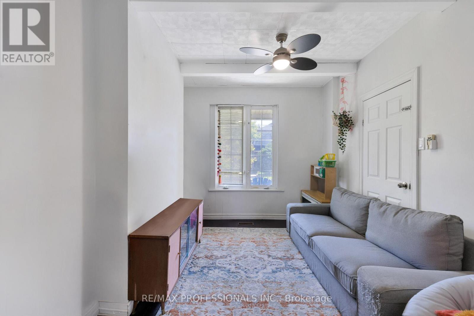 176 Symington Avenue, Toronto, Ontario  M6P 3W6 - Photo 10 - W12487724