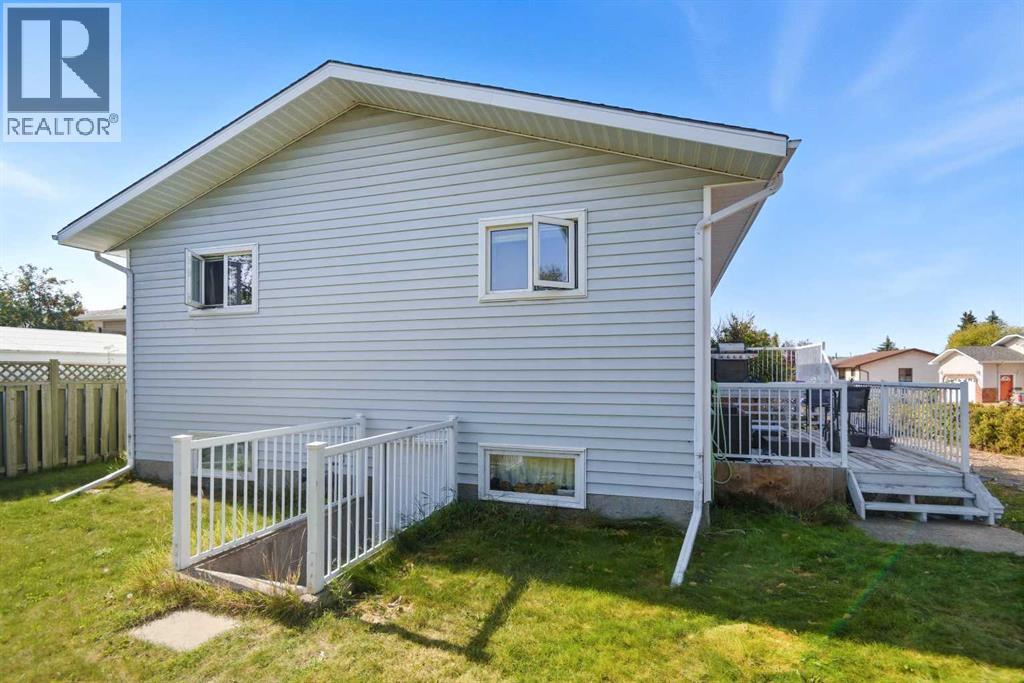 3853, 51 Avenue Close, Ponoka, Alberta  T4J 1C7 - Photo 2 - A2255610