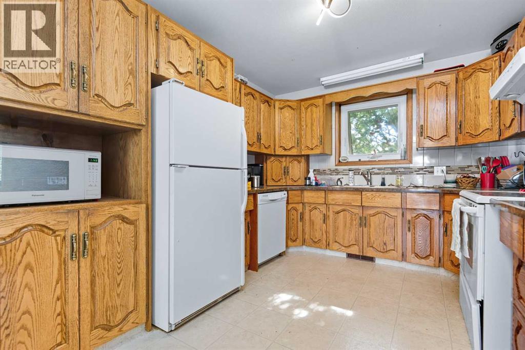 3853, 51 Avenue Close, Ponoka, Alberta  T4J 1C7 - Photo 3 - A2255610