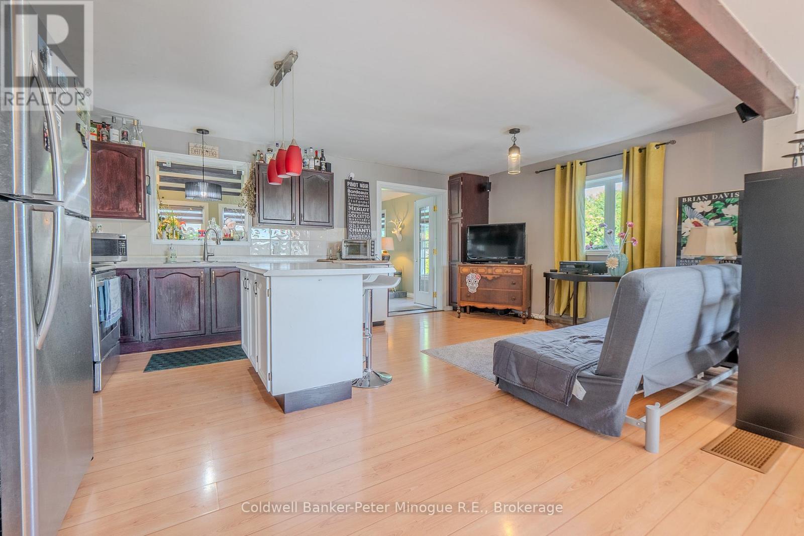 54 Lakeshore Drive, Temagami, Ontario  P0H 2H0 - Photo 7 - X12400967