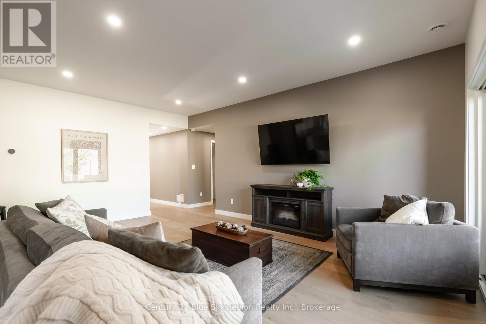 160 Sugarbush Street, North Bay, Ontario  P1C 1M8 - Photo 14 - X12442342