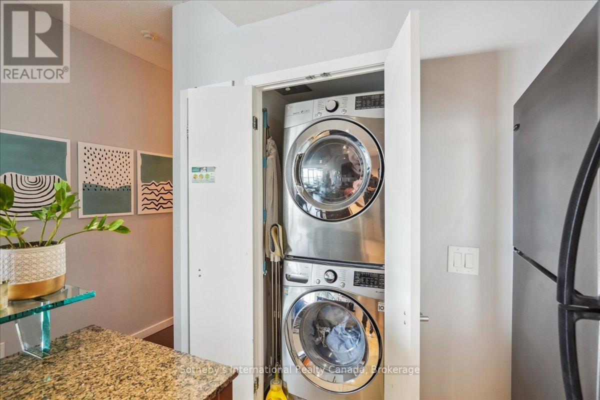 1804 - 218 Queens Quay W, Toronto, Ontario M5J 2Y6 - Photo 10 - C12488196