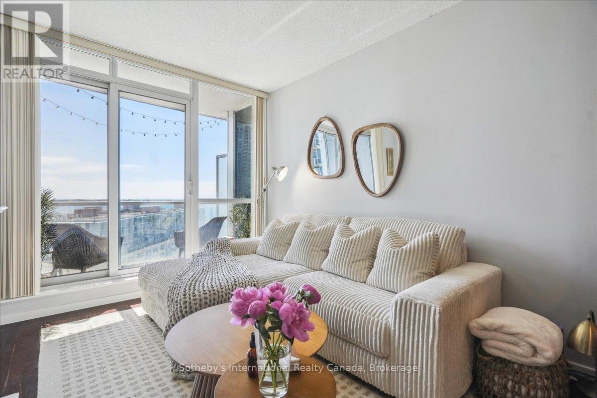 1804 - 218 Queens Quay W, Toronto, Ontario M5J 2Y6 - Photo 14 - C12488196