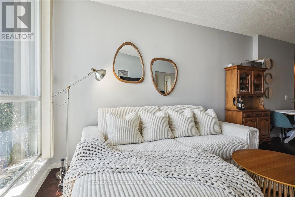 1804 - 218 Queens Quay W, Toronto, Ontario M5J 2Y6 - Photo 15 - C12488196