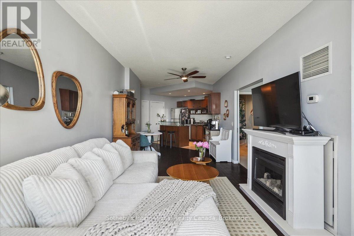 1804 - 218 Queens Quay W, Toronto, Ontario M5J 2Y6 - Photo 16 - C12488196