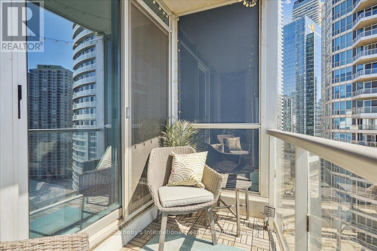 1804 - 218 Queens Quay W, Toronto, Ontario M5J 2Y6 - Photo 33 - C12488196