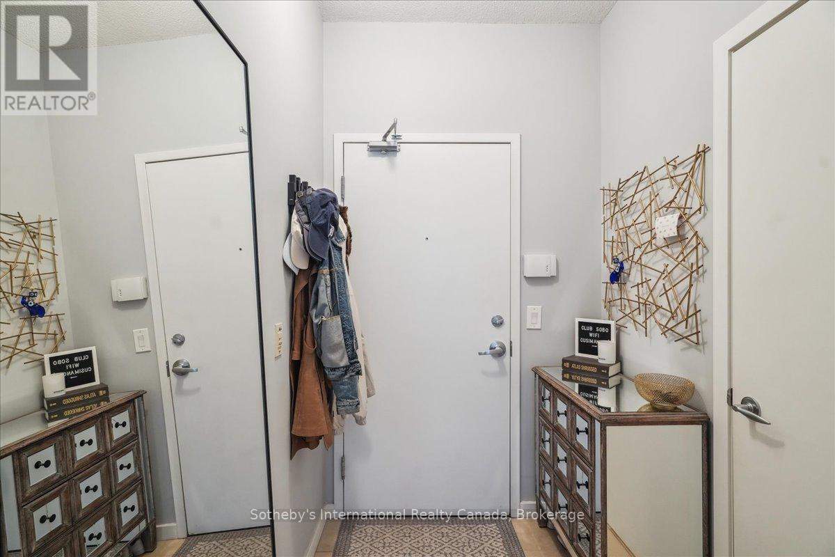 1804 - 218 Queens Quay W, Toronto, Ontario M5J 2Y6 - Photo 5 - C12488196