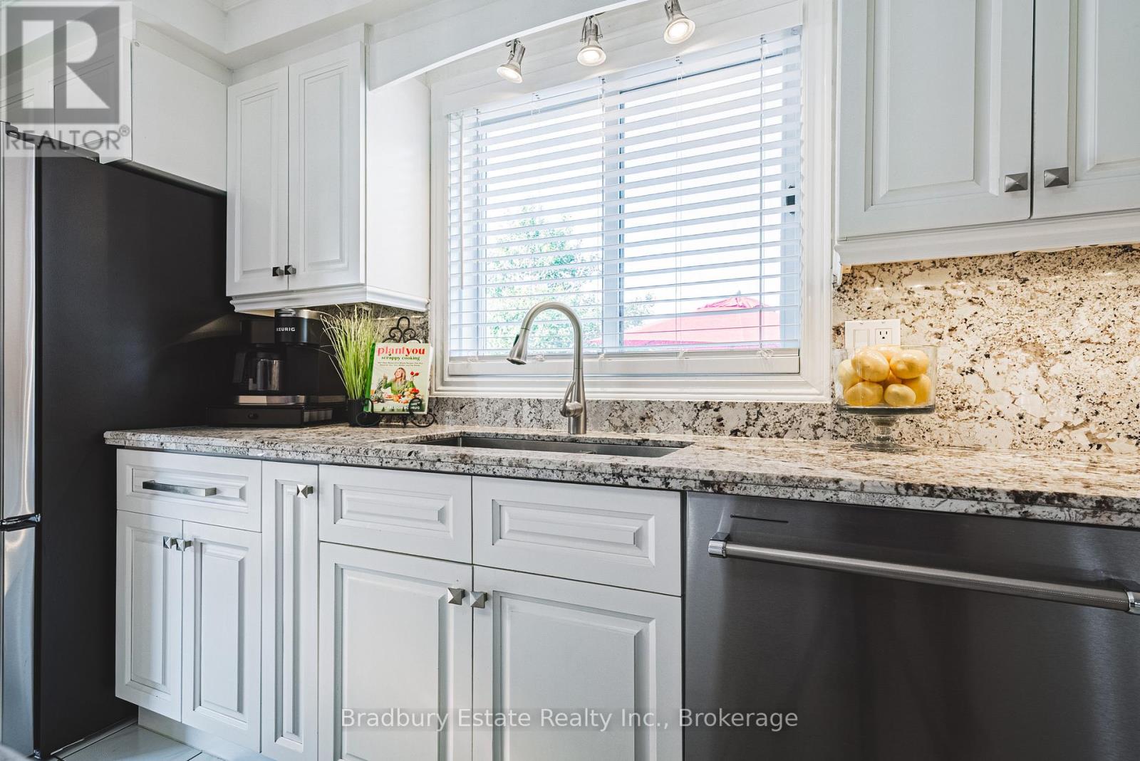 176 Highland Road W, Hamilton, Ontario  L8J 2S6 - Photo 15 - X12488718