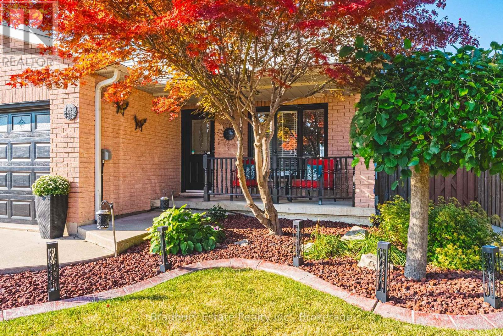 176 Highland Road W, Hamilton, Ontario  L8J 2S6 - Photo 4 - X12488718