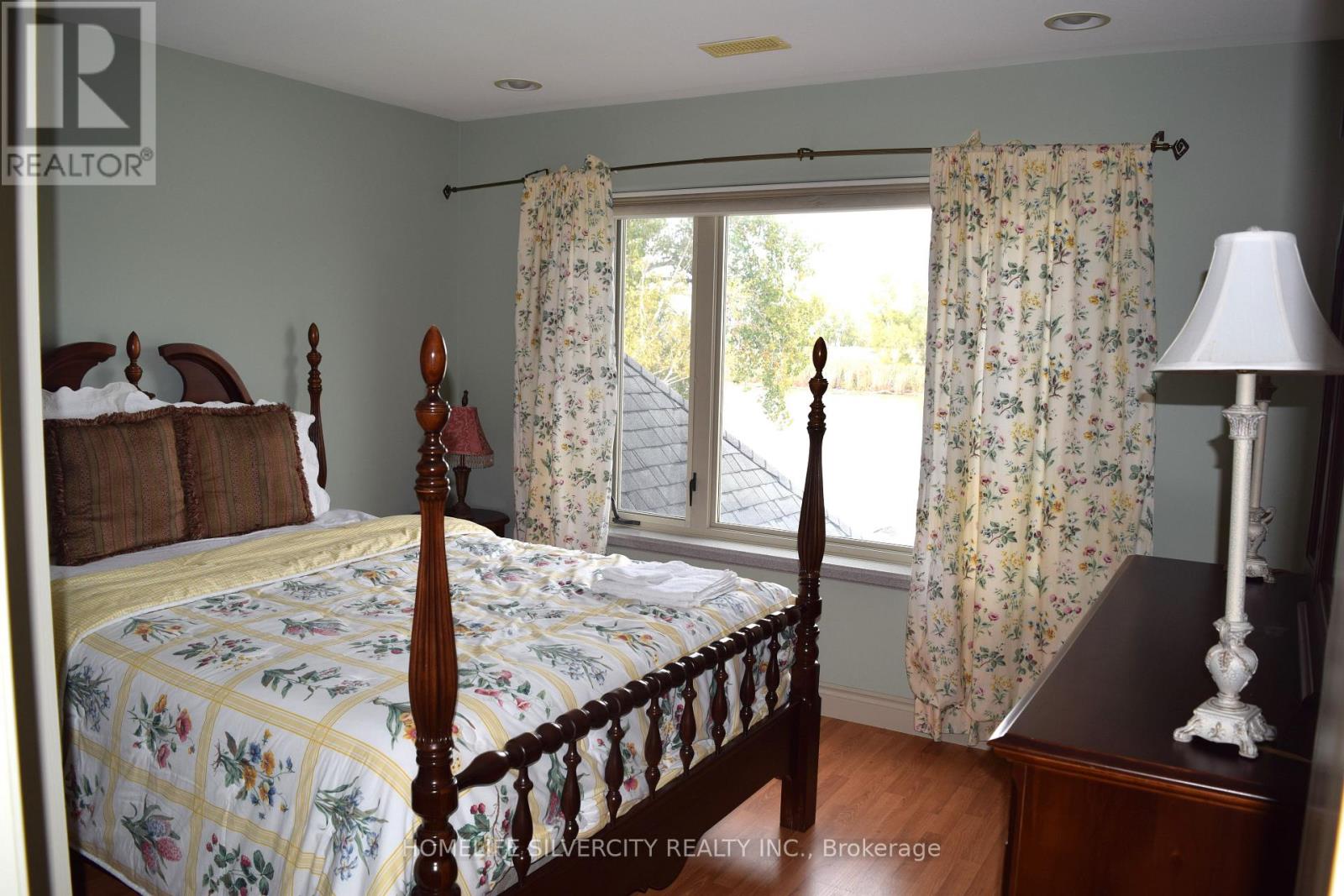 21000 Admiral Drive, Lakeshore, Ontario  N0P 2L0 - Photo 21 - X12429962