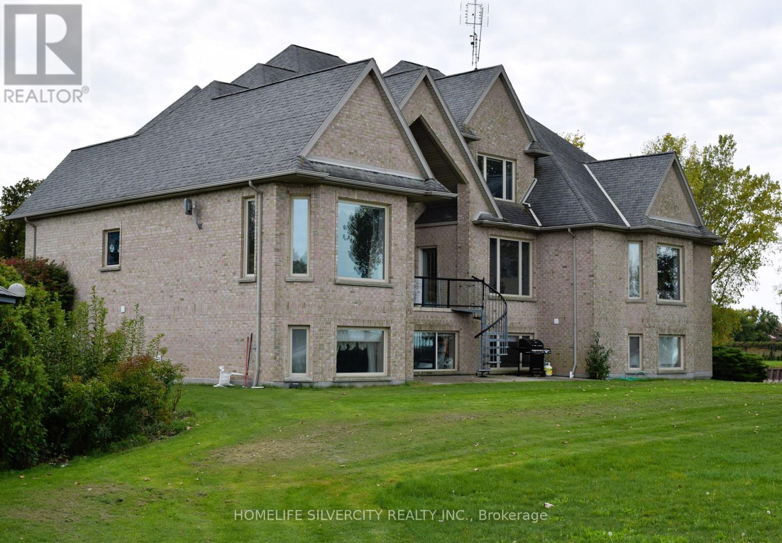 21000 Admiral Drive, Lakeshore, Ontario  N0P 2L0 - Photo 34 - X12429962