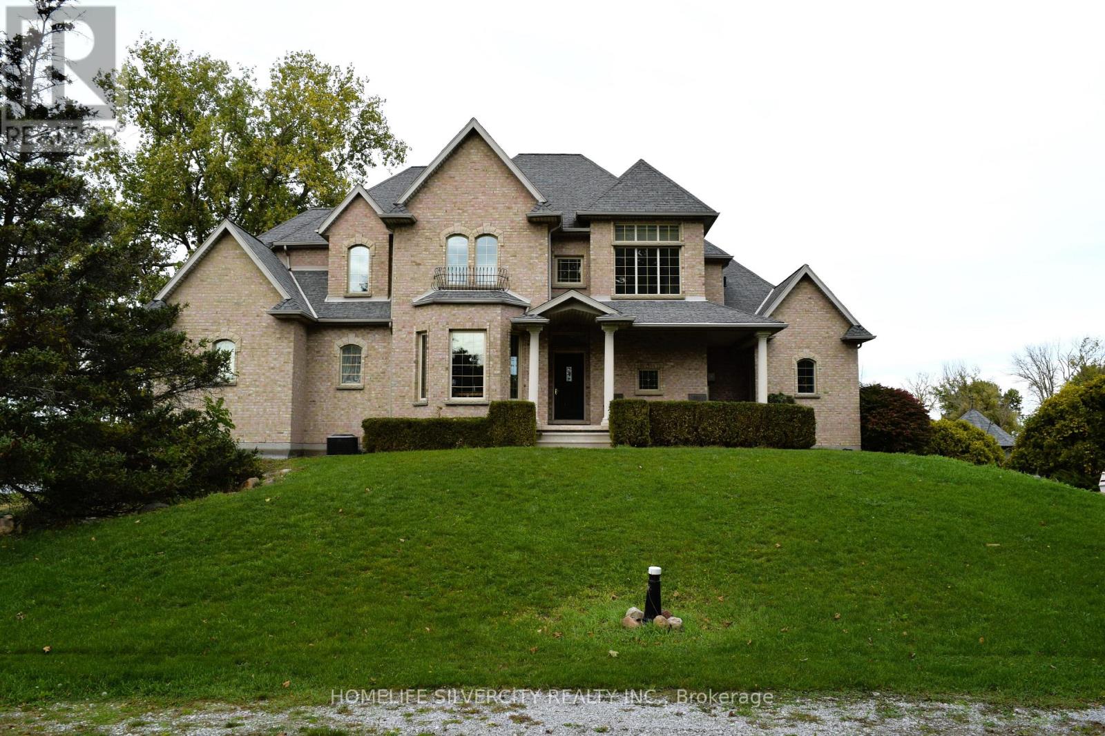 21000 Admiral Drive, Lakeshore, Ontario  N0P 2L0 - Photo 3 - X12429962