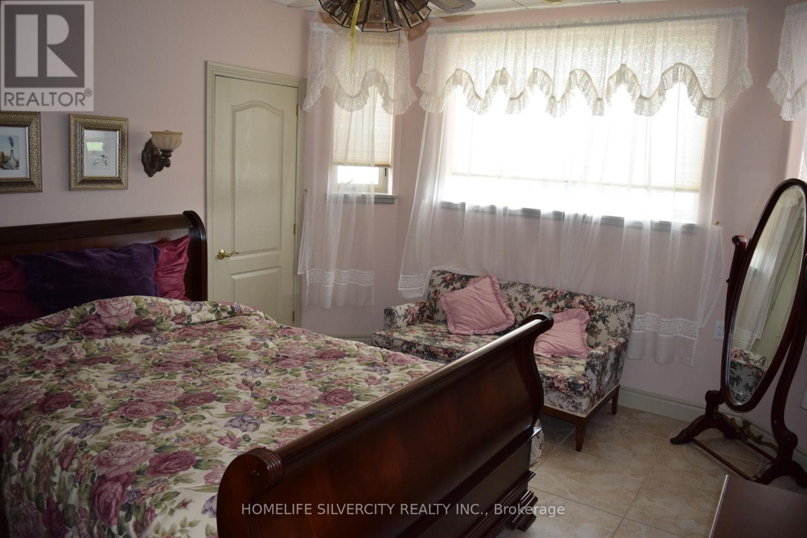 21000 Admiral Drive, Lakeshore, Ontario  N0P 2L0 - Photo 23 - X12429962