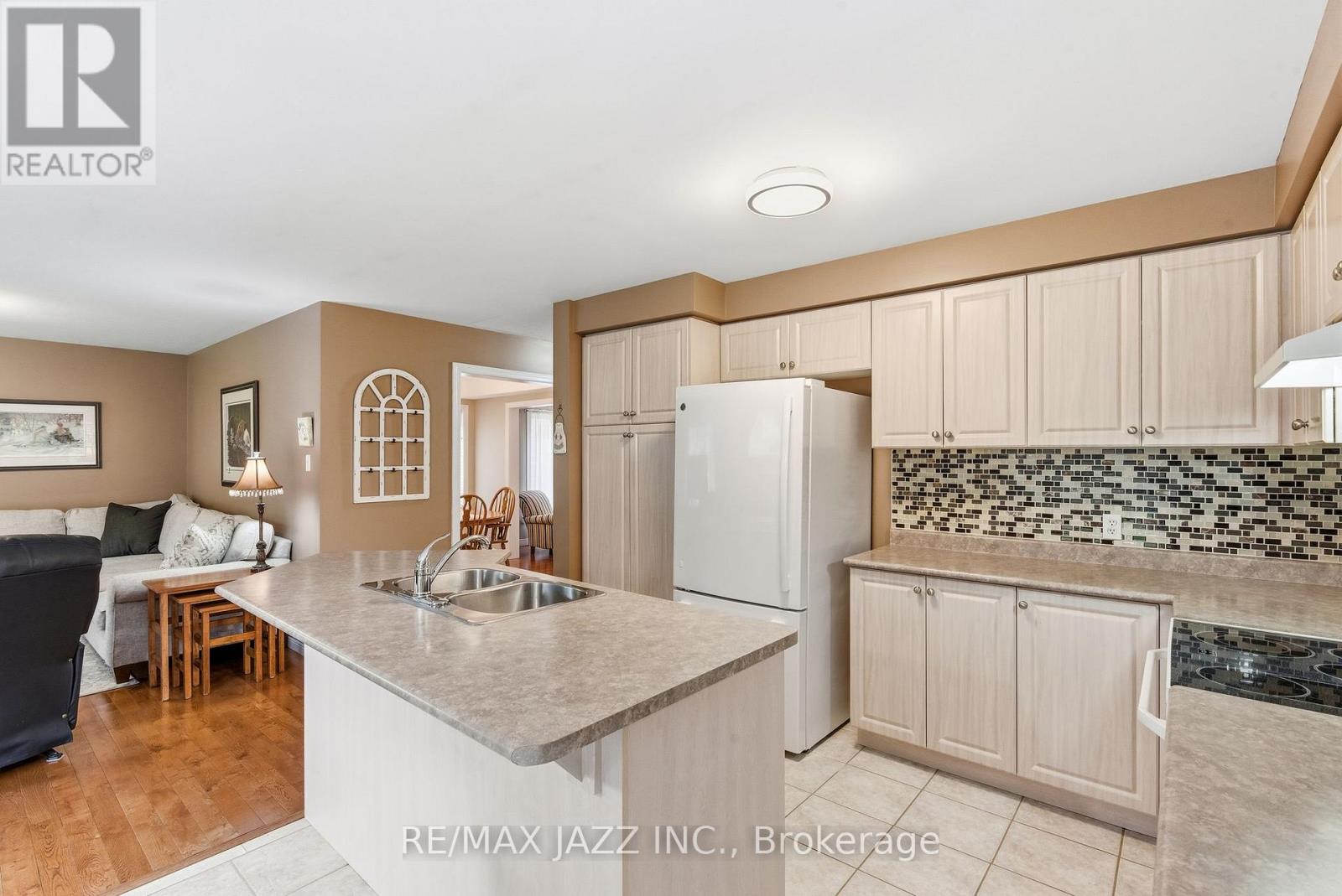 37 Woodcock Avenue, Ajax, Ontario  L1T 4J5 - Photo 18 - E12488400