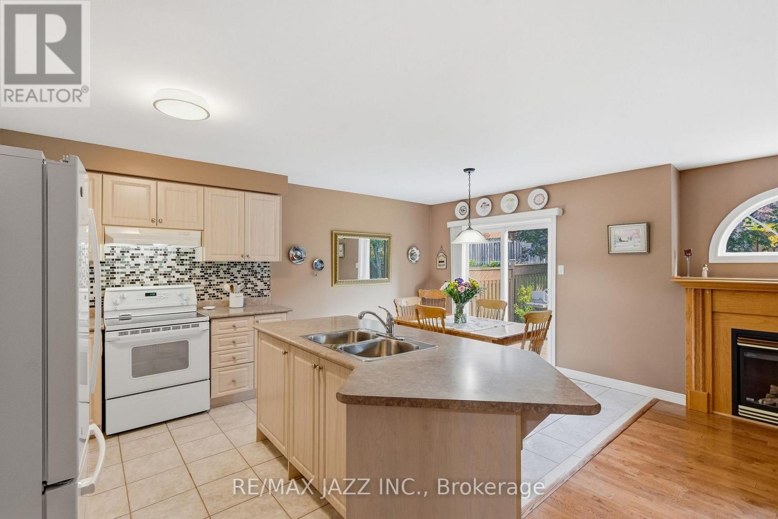 37 Woodcock Avenue, Ajax, Ontario  L1T 4J5 - Photo 19 - E12488400