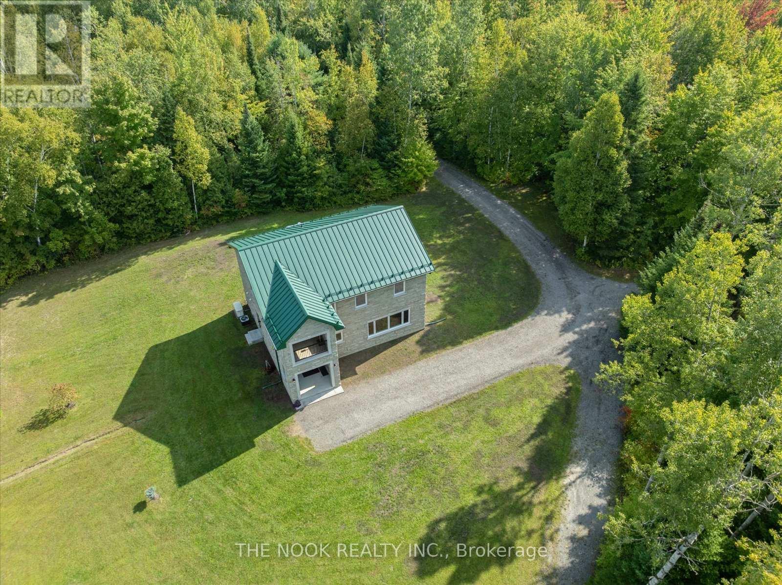 9525 Old Homestead Road, Georgina, Ontario L0E 1N0 - Photo 2 - N12487810