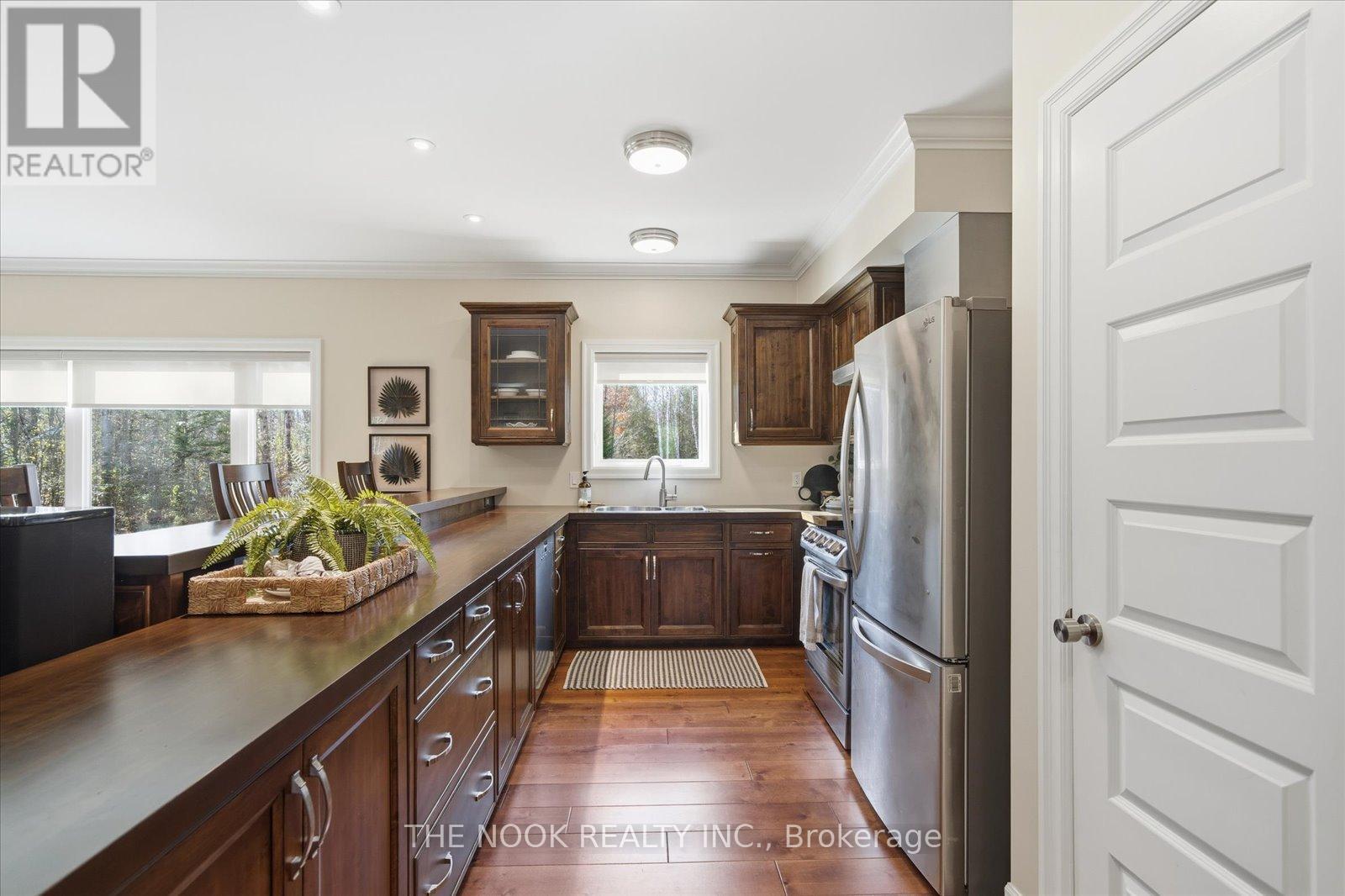 9525 Old Homestead Road, Georgina, Ontario L0E 1N0 - Photo 8 - N12487810