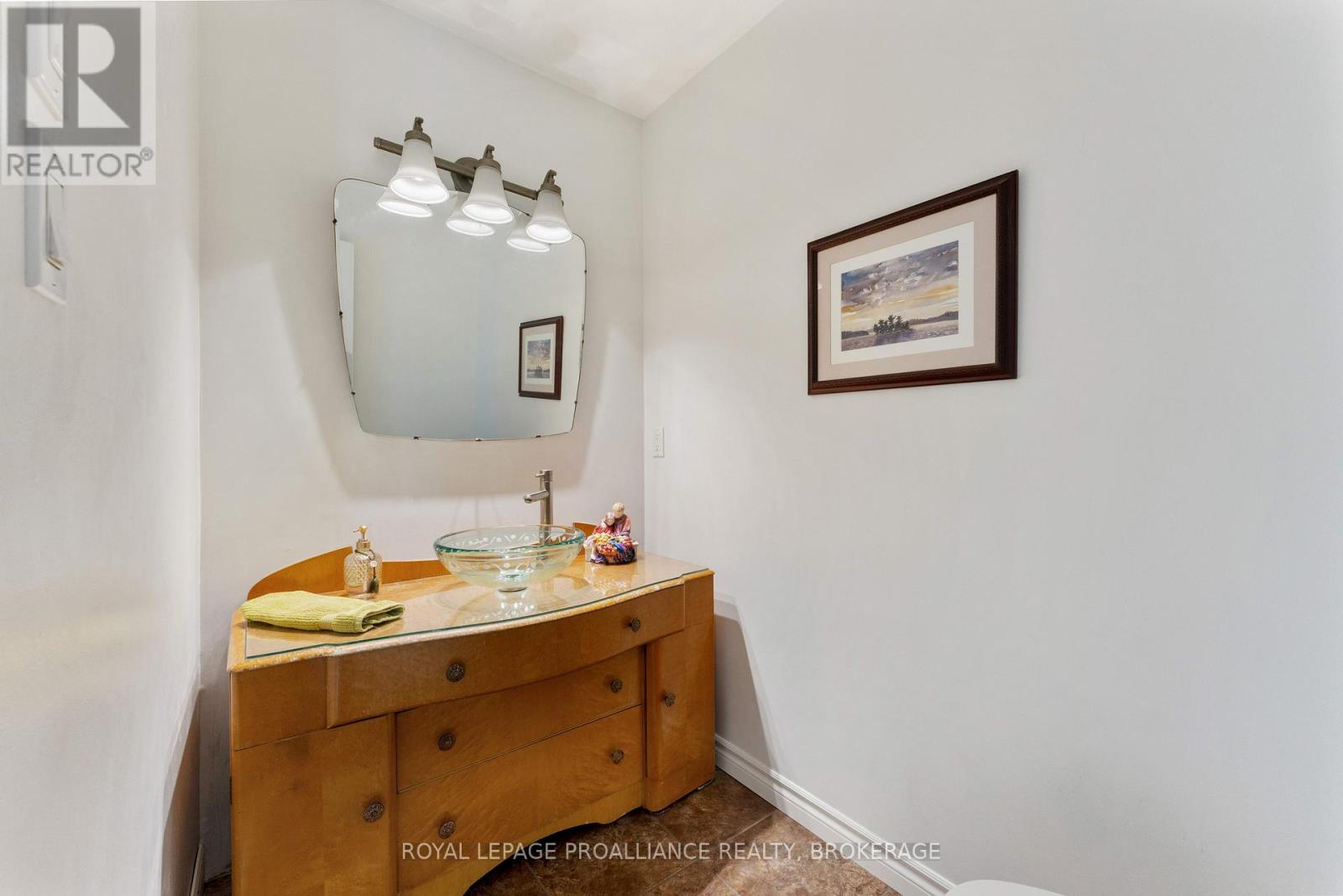 80 Limeridge Drive, Kingston (Kingston East (Incl Barret Crt)), Ontario  K7K 6L8 - Photo 9 - X12488130