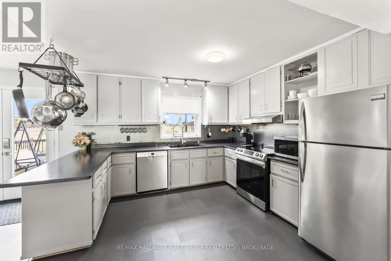 810 County 2 Road, Front Of Leeds & Seeleys Bay, Ontario  K0E 1L0 - Photo 12 - X12488372