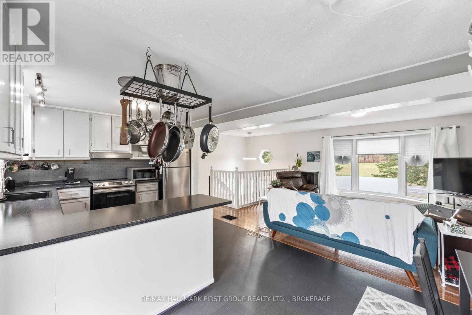 810 County 2 Road, Front Of Leeds & Seeleys Bay, Ontario  K0E 1L0 - Photo 16 - X12488372