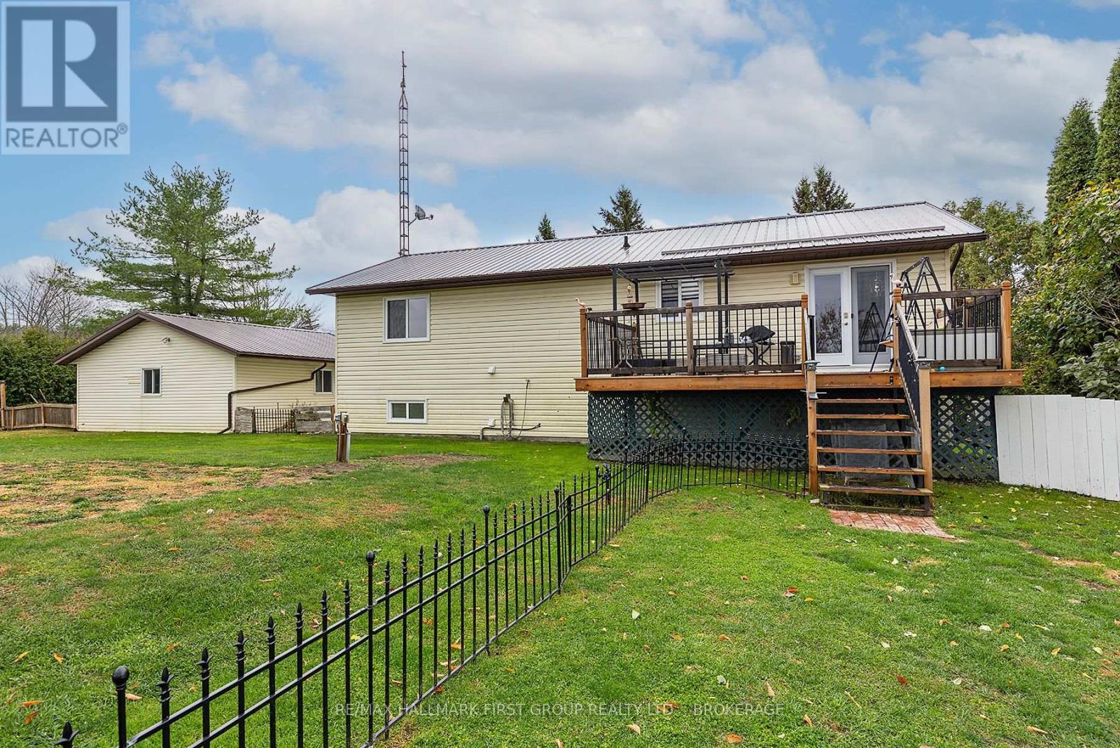 810 County 2 Road, Front Of Leeds & Seeleys Bay, Ontario  K0E 1L0 - Photo 3 - X12488372