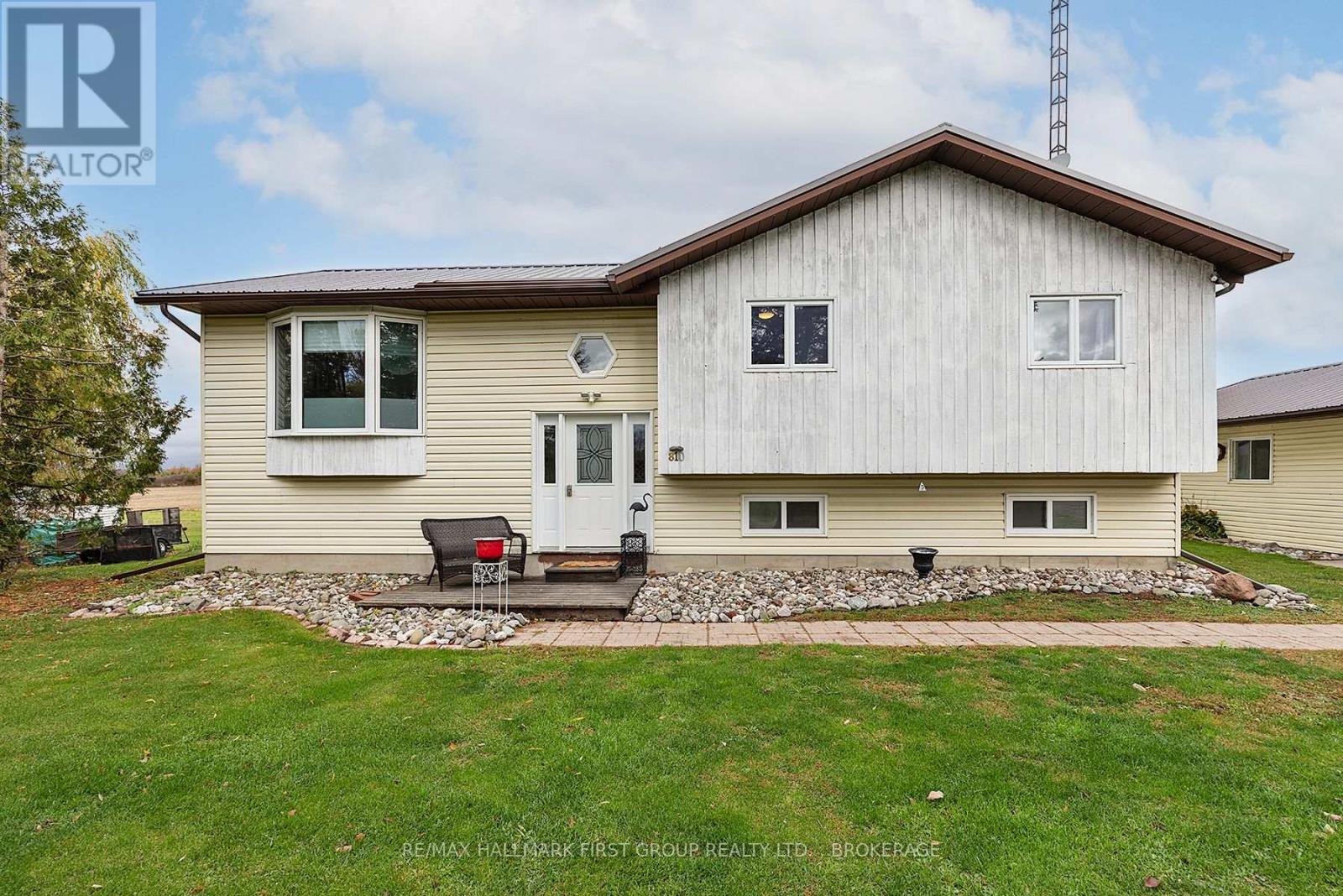 810 County 2 Road, Front Of Leeds & Seeleys Bay, Ontario  K0E 1L0 - Photo 4 - X12488372