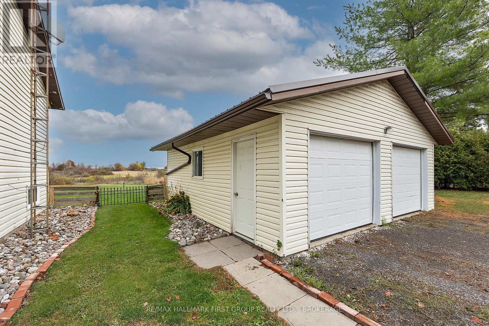 810 County 2 Road, Front Of Leeds & Seeleys Bay, Ontario  K0E 1L0 - Photo 5 - X12488372