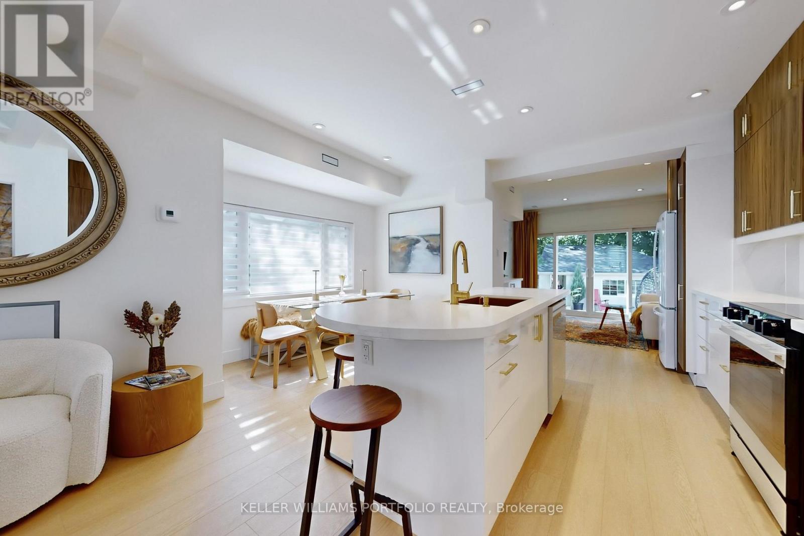 22 Pitt Avenue, Toronto, Ontario M1L 2R1 - Photo 6 - E12485148