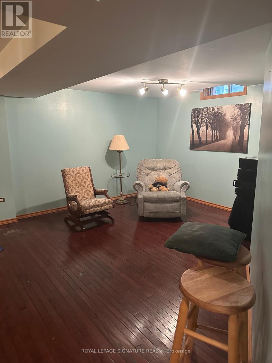 3194 Renton Road, Burlington, Ontario L7M 2W8 - Photo 11 - W12417078