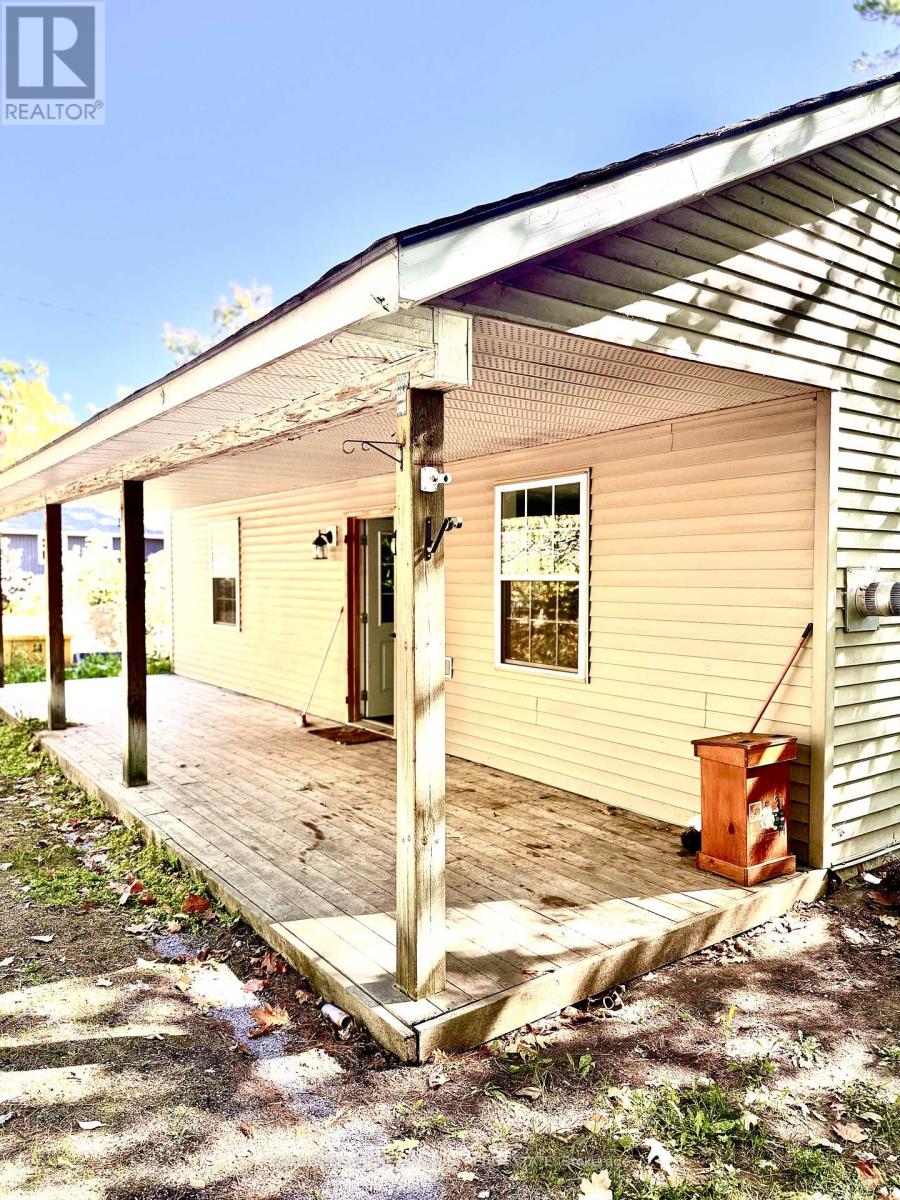 2 Oakwood Drive, Kawartha Lakes, Ontario K0M 1N0 - Photo 2 - X12458920