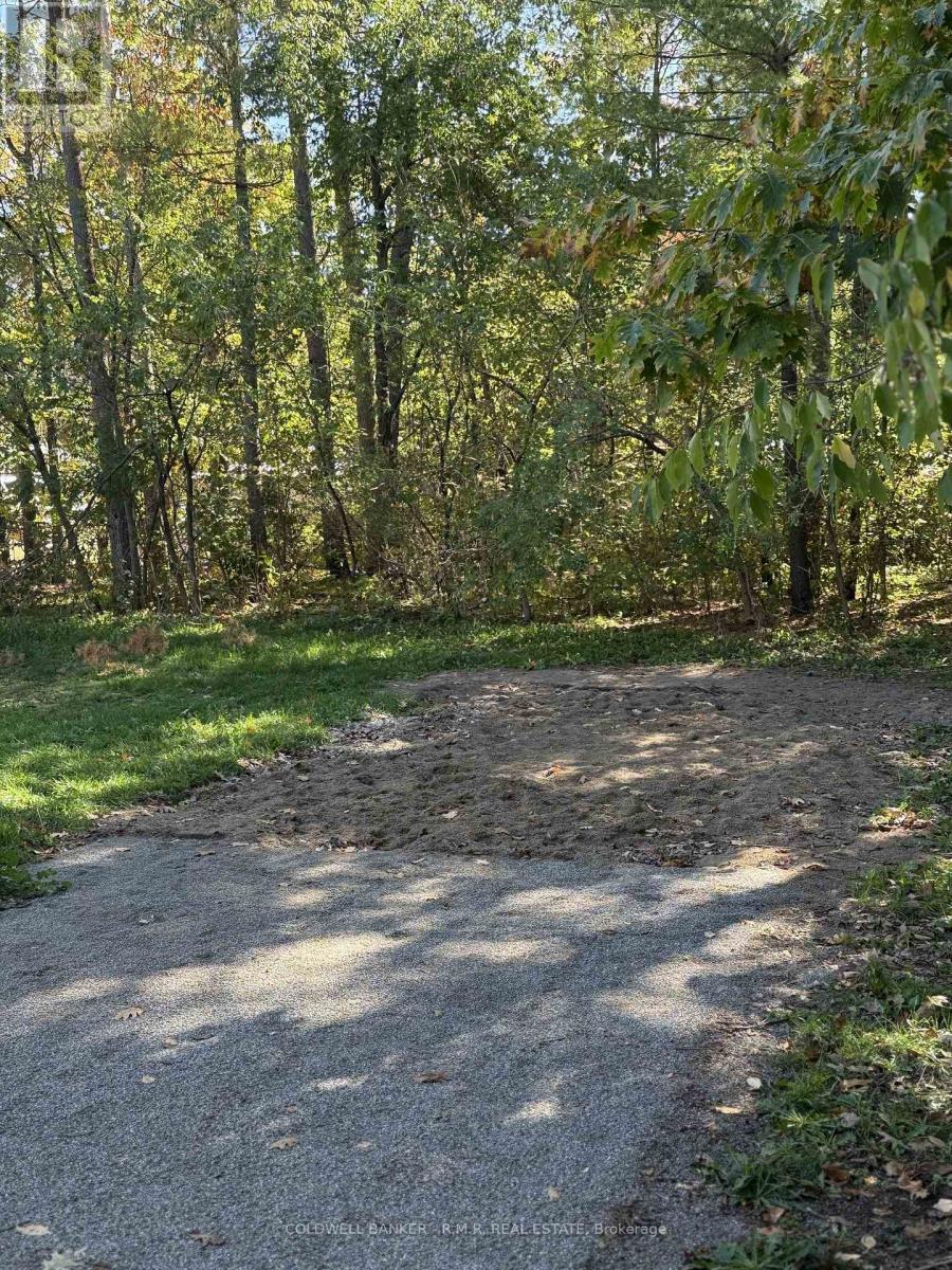 2 Oakwood Drive, Kawartha Lakes, Ontario K0M 1N0 - Photo 4 - X12458920