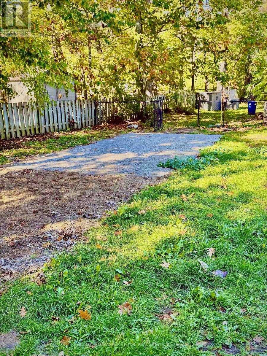 2 Oakwood Drive, Kawartha Lakes, Ontario K0M 1N0 - Photo 7 - X12458920