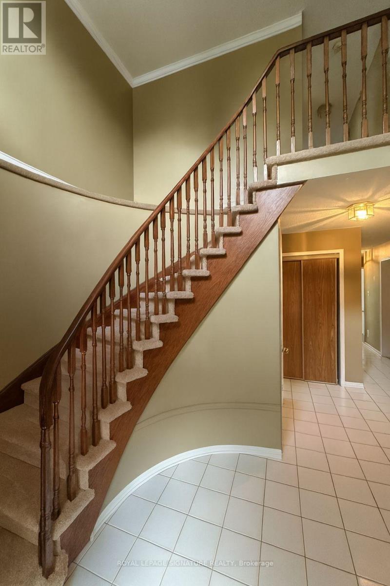 3194 Renton Road, Burlington, Ontario L7M 2W8 - Photo 2 - W12417078