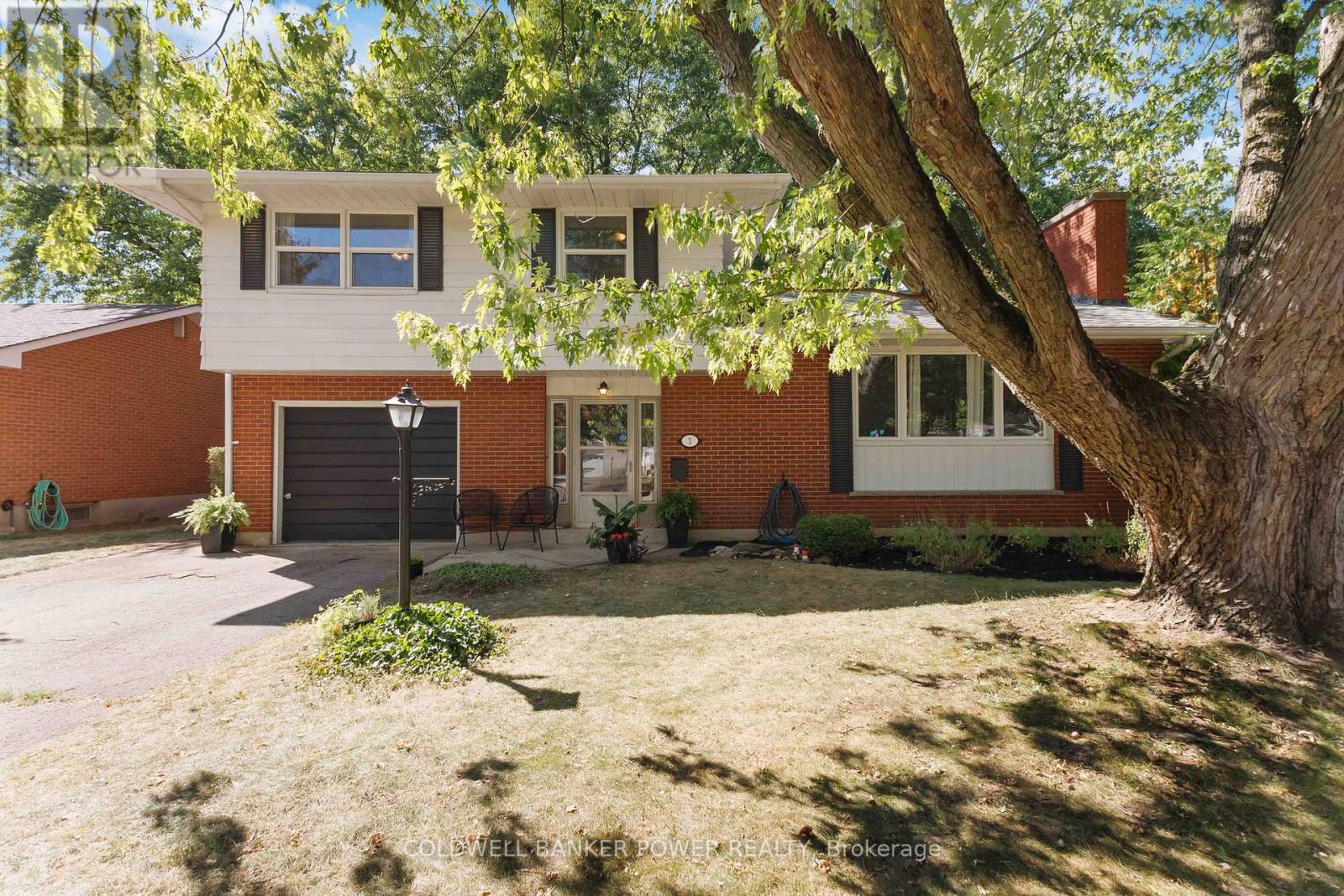 1 MCLEOD CRESCENT, London North, Ontario