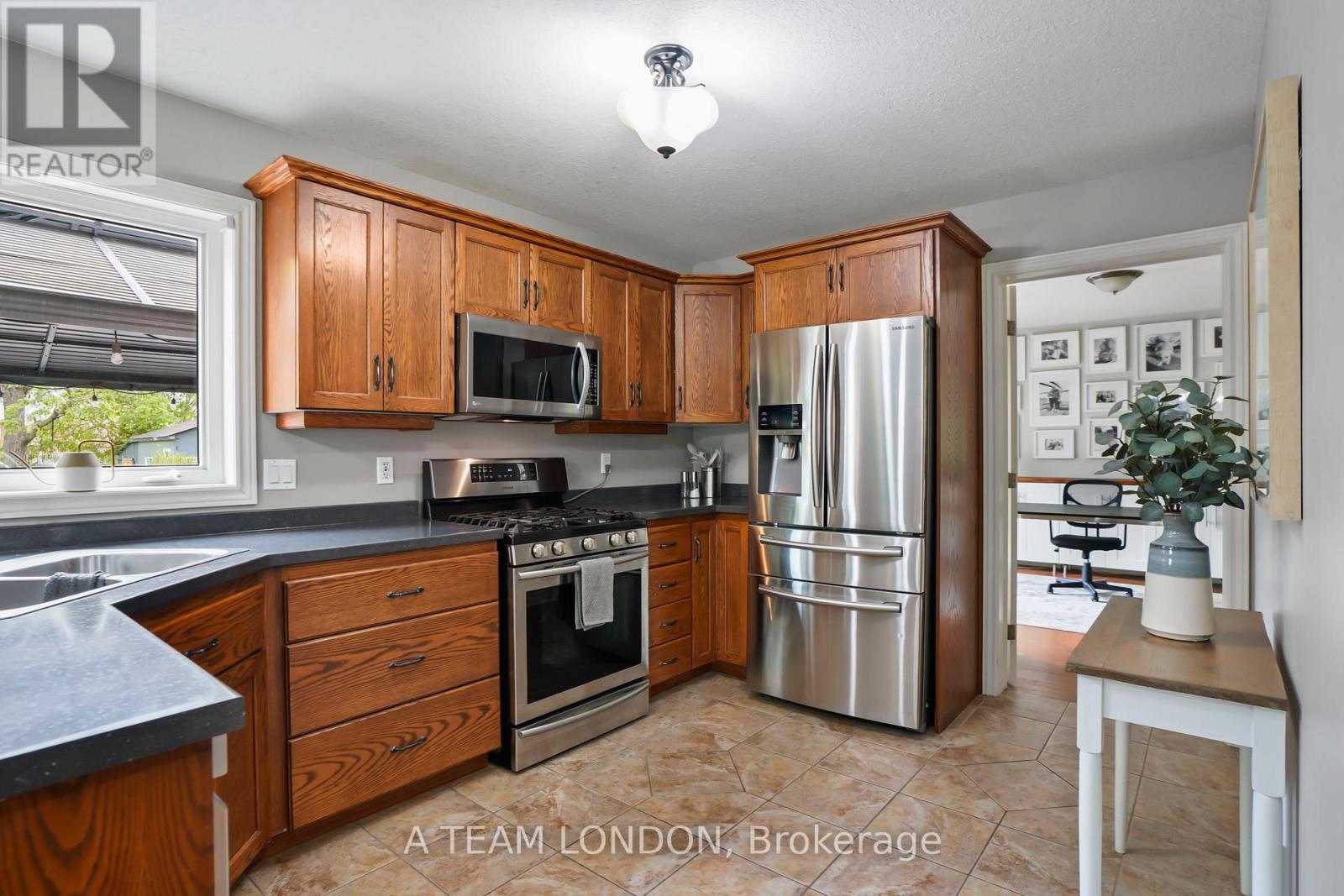 400 Second Street, Strathroy-Caradoc, Ontario  N7G 3H8 - Photo 18 - X12488118