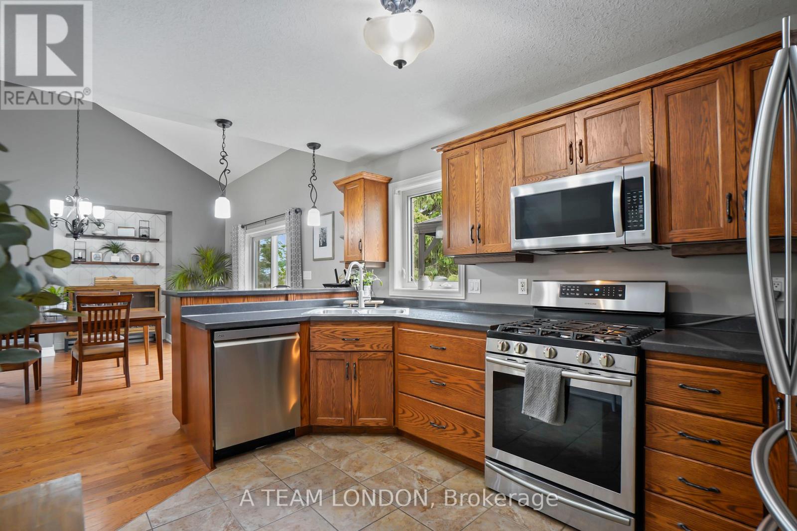 400 Second Street, Strathroy-Caradoc, Ontario  N7G 3H8 - Photo 19 - X12488118