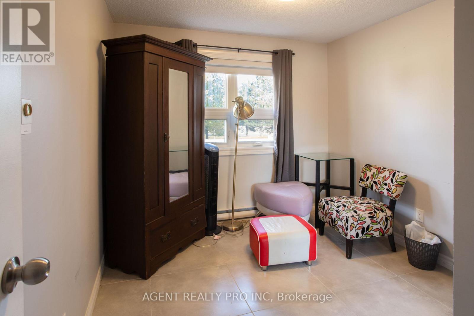 217 - 1 Jacksway Crescent, London North, Ontario  N5X 3T6 - Photo 2 - X12488126