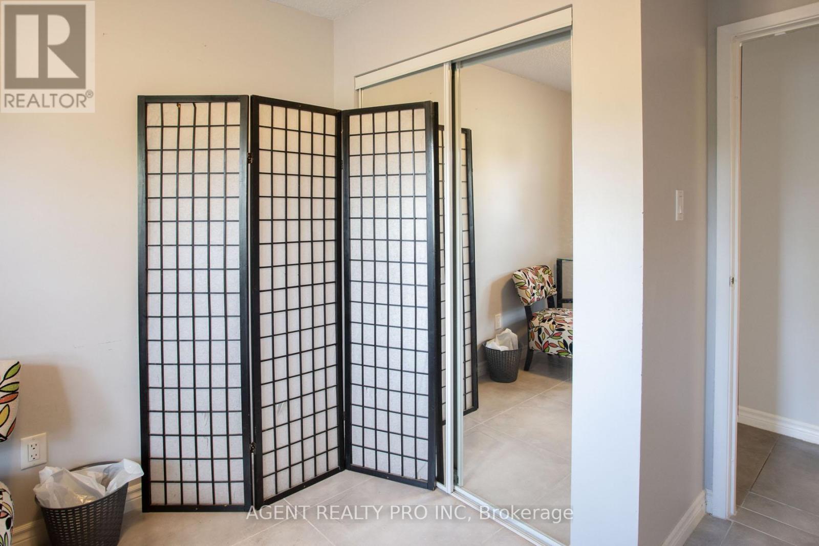 217 - 1 Jacksway Crescent, London North, Ontario  N5X 3T6 - Photo 3 - X12488126