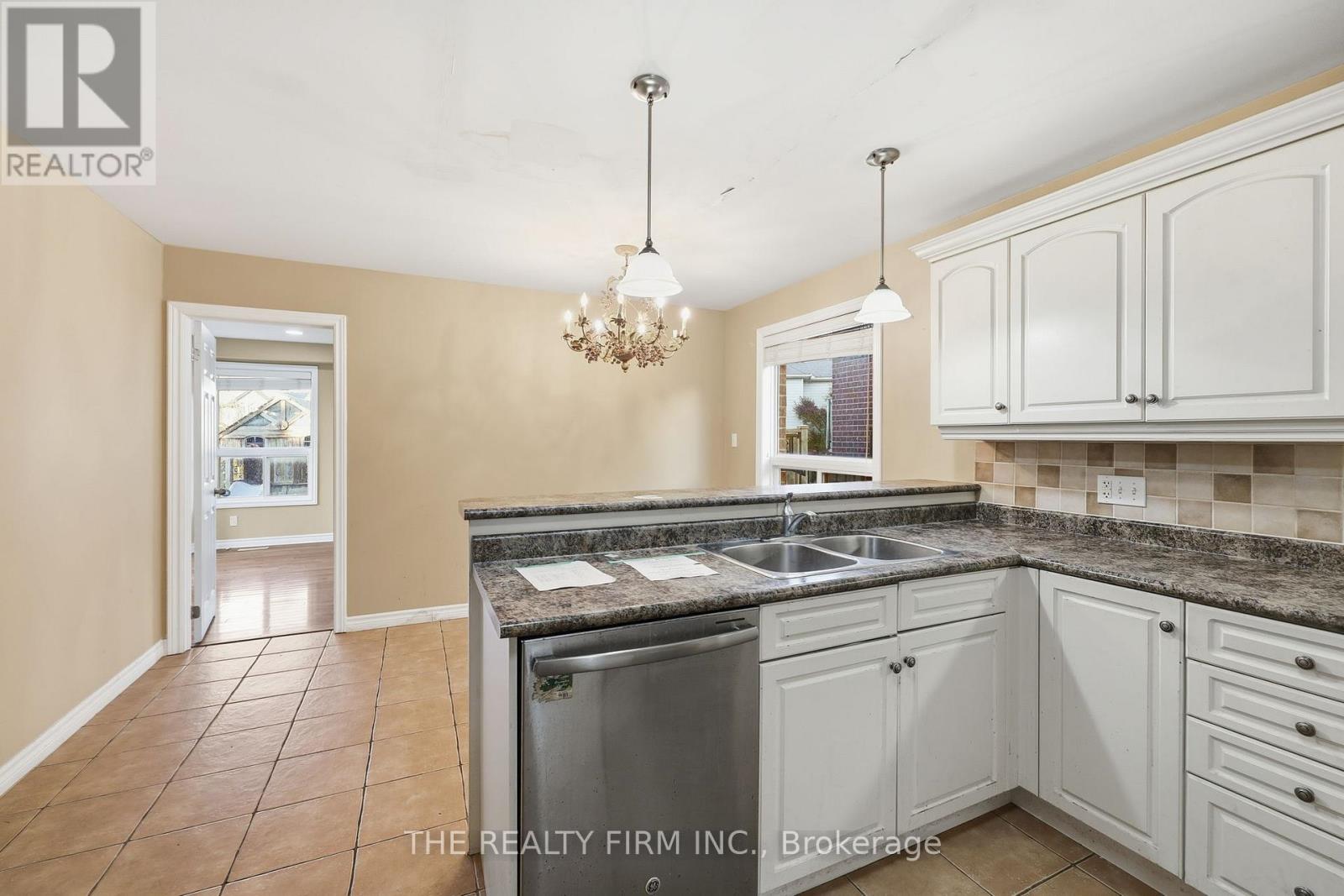 1012 Oakcrossing Road, London North, Ontario  N6H 0A8 - Photo 10 - X12488398