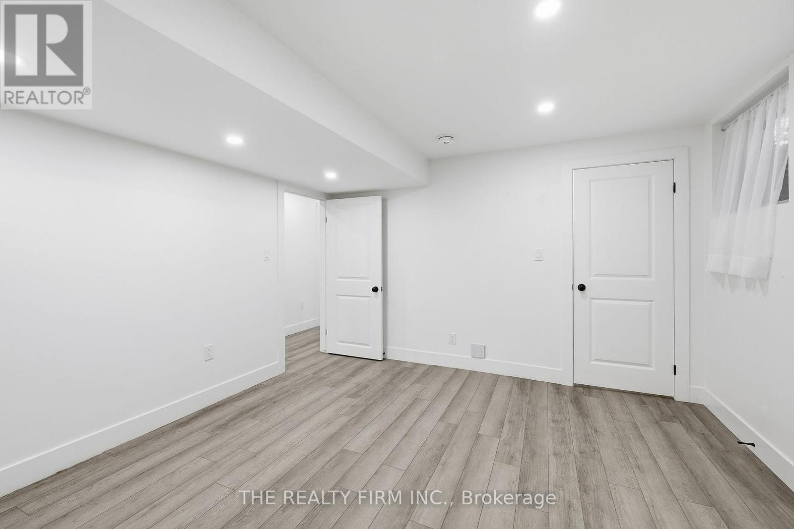 1012 Oakcrossing Road, London North, Ontario  N6H 0A8 - Photo 34 - X12488398