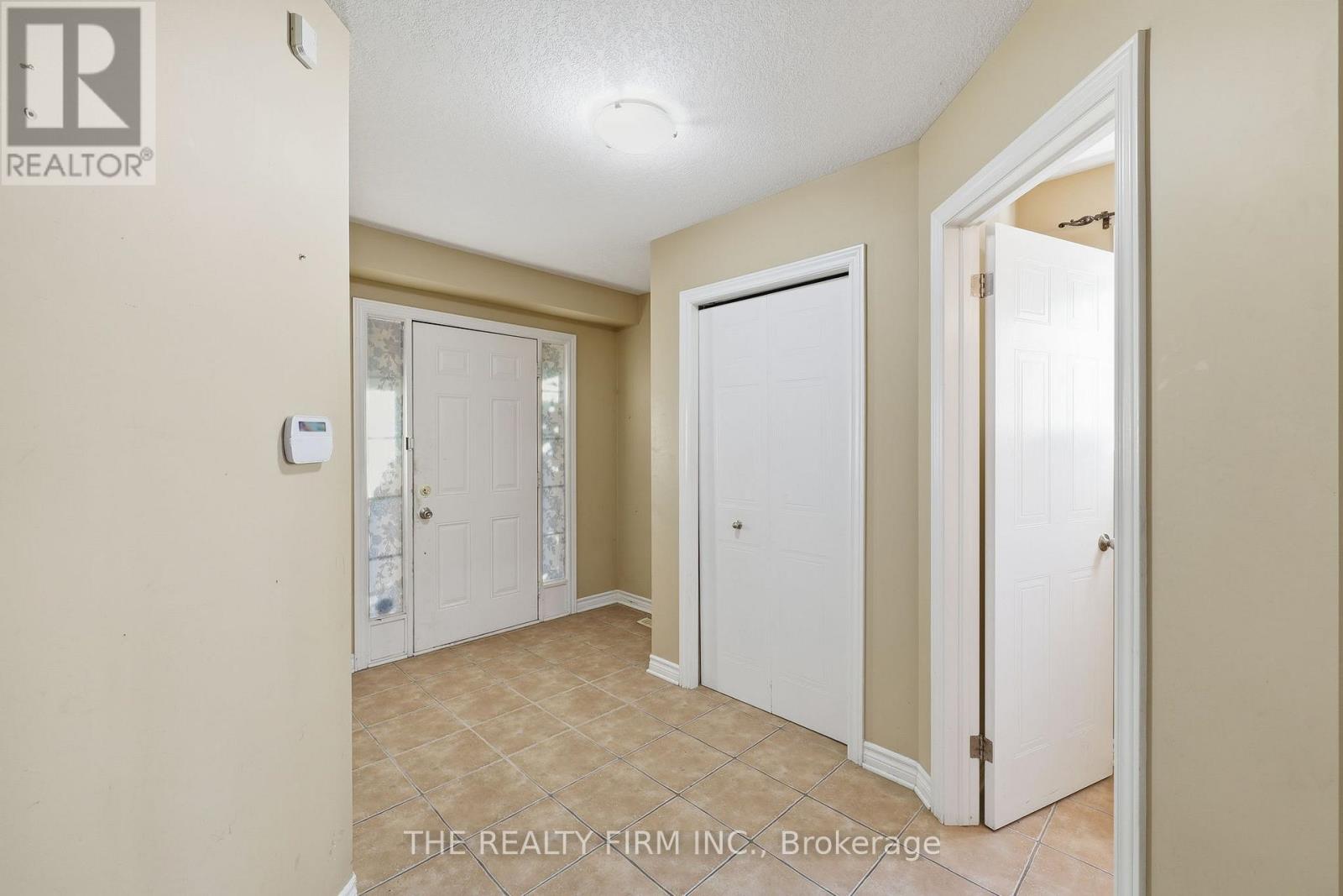 1012 Oakcrossing Road, London North, Ontario  N6H 0A8 - Photo 4 - X12488398