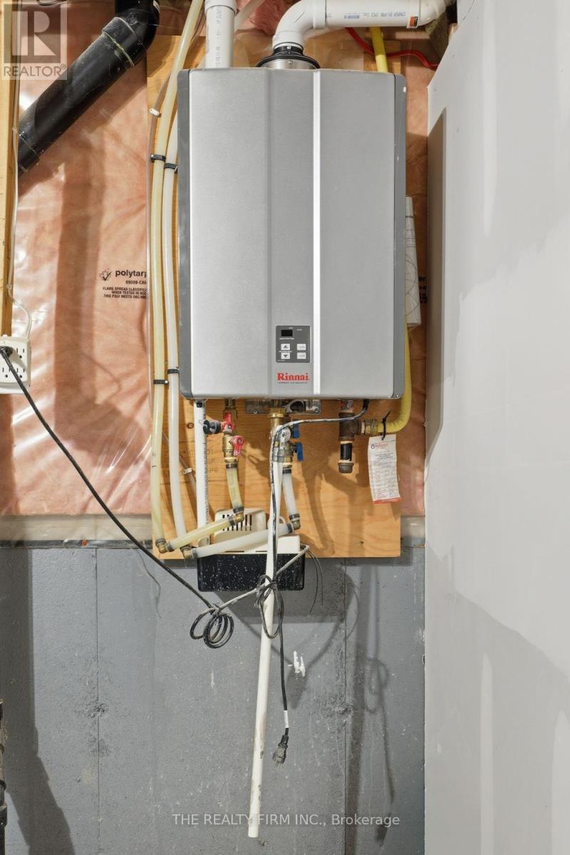 1012 Oakcrossing Road, London North, Ontario  N6H 0A8 - Photo 41 - X12488398