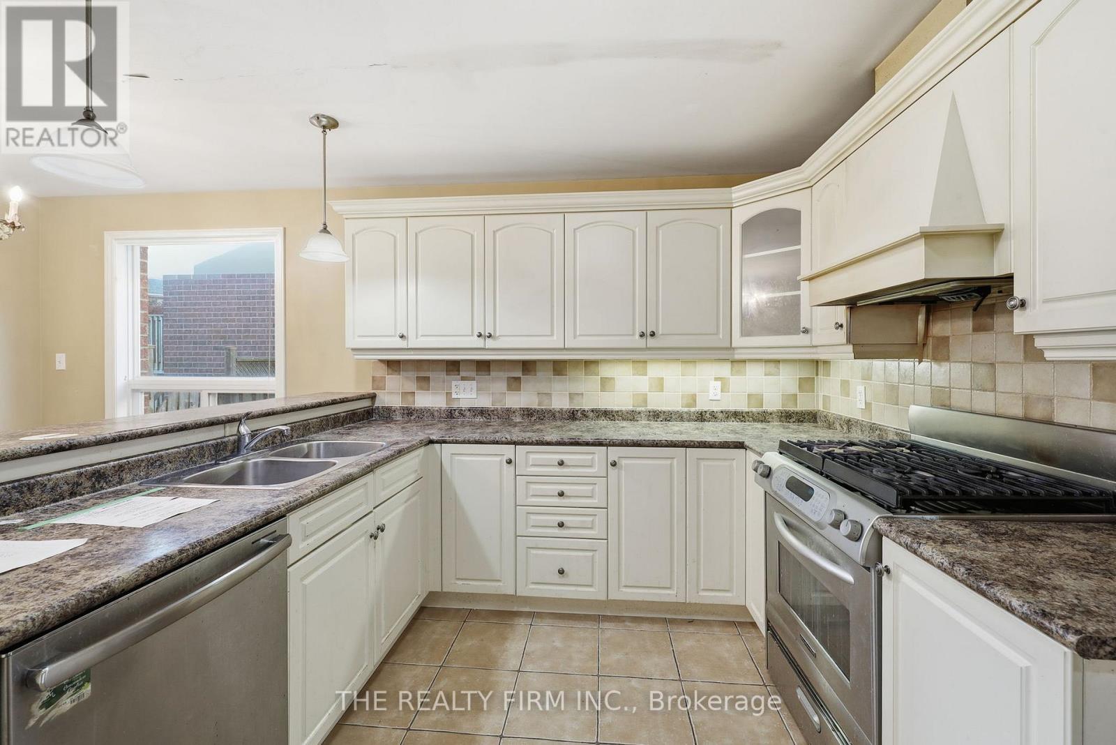 1012 Oakcrossing Road, London North, Ontario  N6H 0A8 - Photo 8 - X12488398