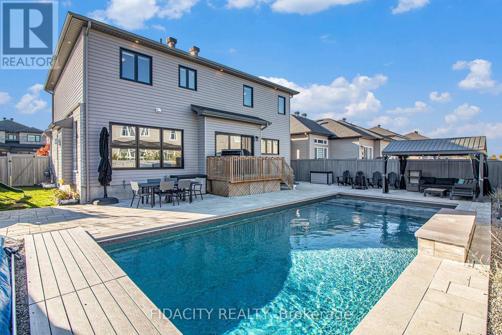 649 Misty Street, Russell, Ontario  K4R 0E7 - Photo 2 - X12488160