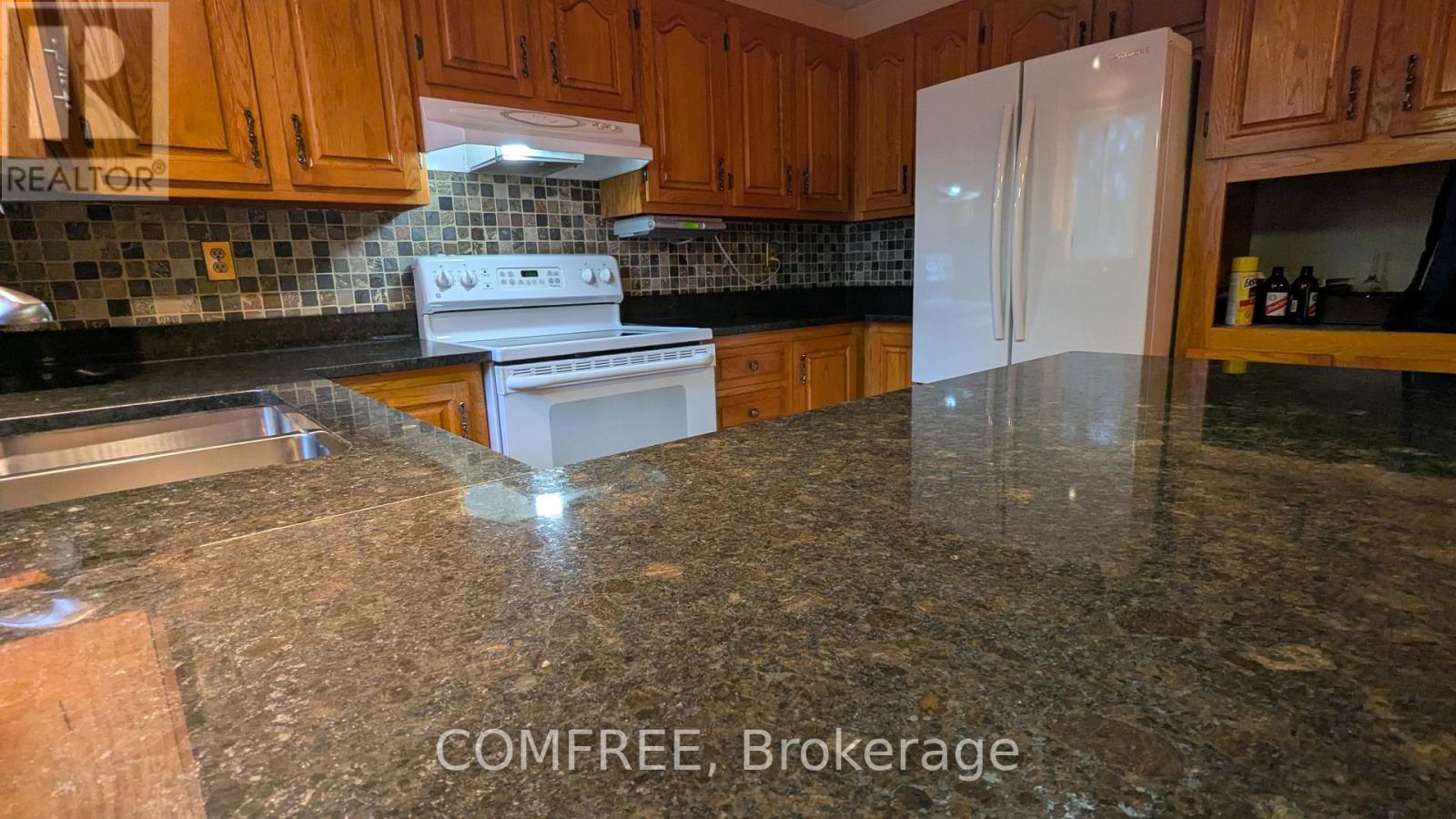 9 Woodwind Crescent, Ottawa, Ontario  K2S 1V1 - Photo 6 - X12488402