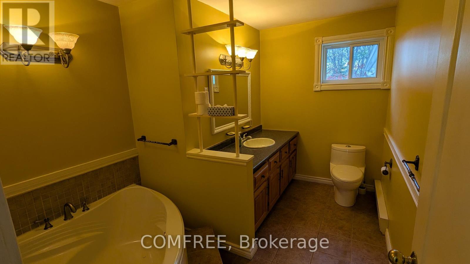 9 Woodwind Crescent, Ottawa, Ontario  K2S 1V1 - Photo 7 - X12488402