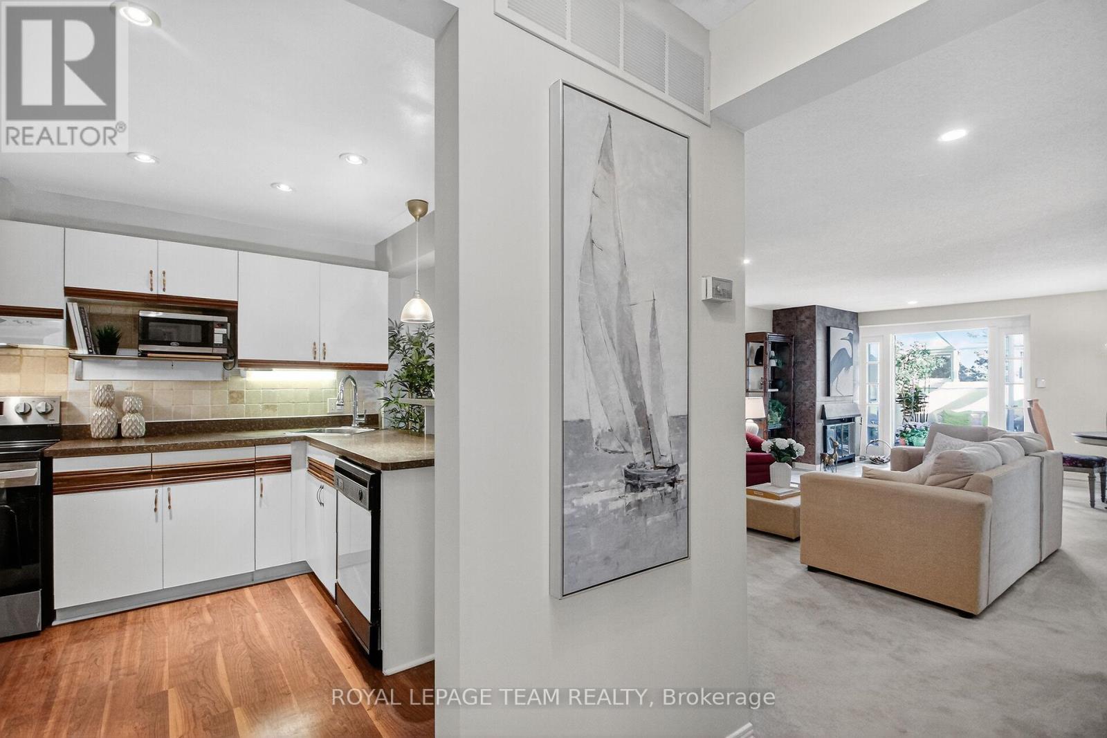 206 Stratas Court, Ottawa, Ontario  K2L 3K5 - Photo 4 - X12488406