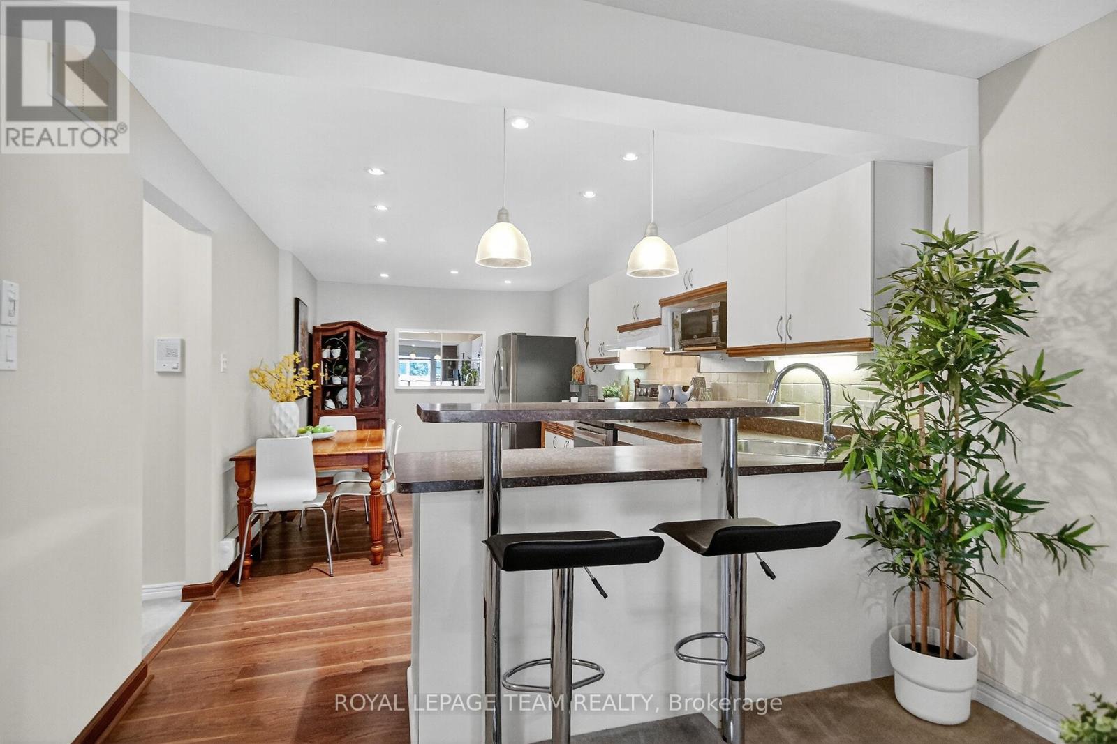 206 Stratas Court, Ottawa, Ontario  K2L 3K5 - Photo 7 - X12488406