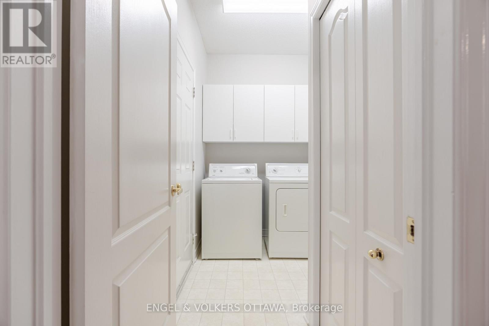 60 Sable Run Drive, Ottawa, Ontario  K2S 1W7 - Photo 11 - X12488414