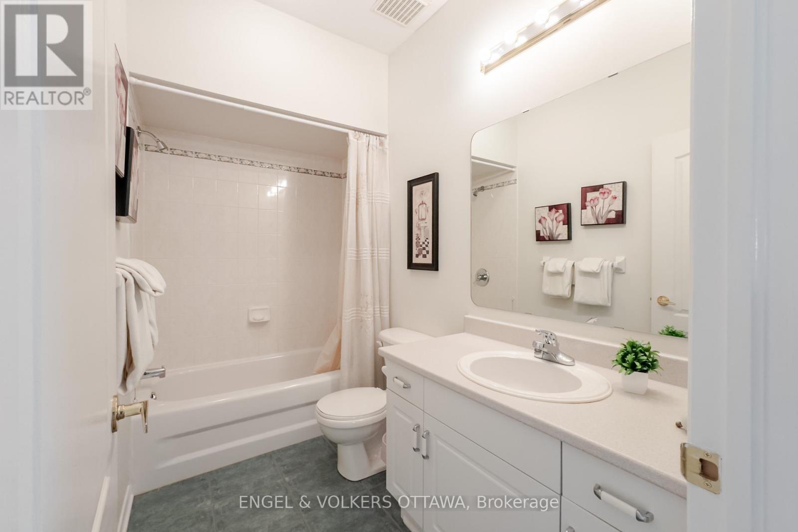 60 Sable Run Drive, Ottawa, Ontario  K2S 1W7 - Photo 13 - X12488414